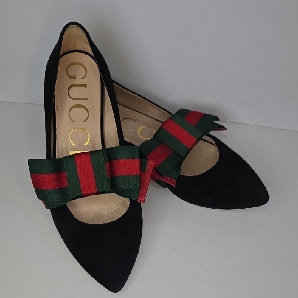 Gucci Women's Black Suede Flats with Red and Green Bow - Picture 2 of 8